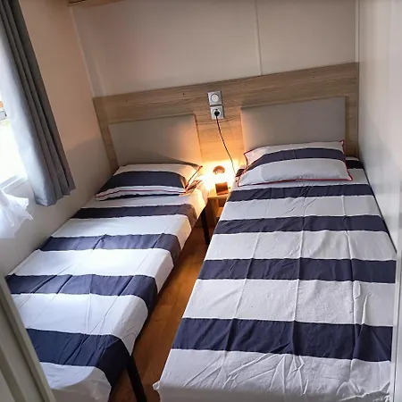 Campsite Jolie Mobilhome 331 Gastes